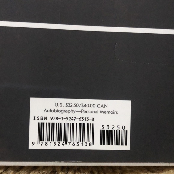 Becoming by Michelle Obama hardcover book - Picture 2 of 4